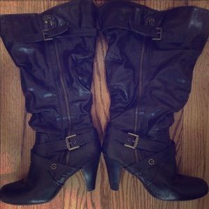 Guess Boots. Dark Brown