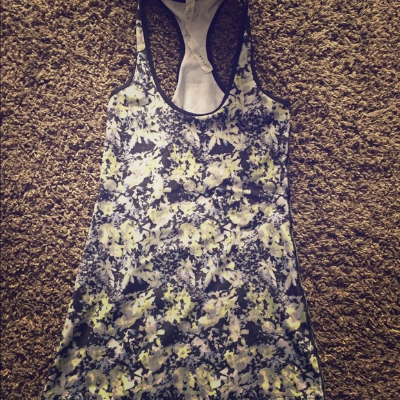 Lululemon razorback tank