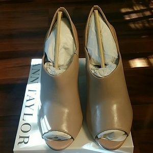 Ann Taylor Peeptoe Wedges