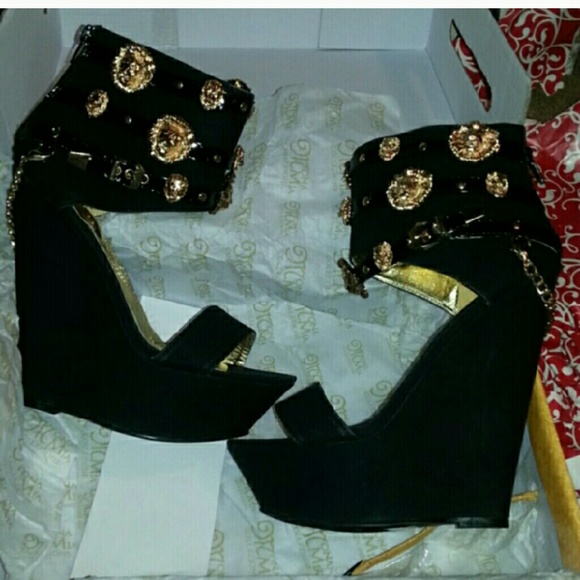 SOLD !!! Black Platform Wedges 8 - Picture 3 of 4