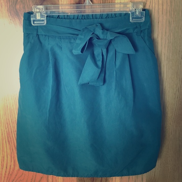 Francesca's Collections Dresses & Skirts - Teal skirt with Bow