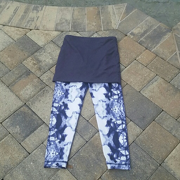 lululemon athletica Pants - Lululemon Ink Blot Yin to You Capri pants Nwot 4