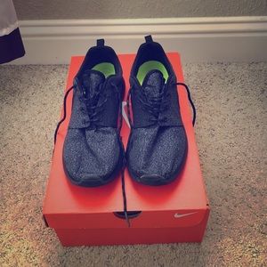 Women's Black Nike Roshes *selling on merc*