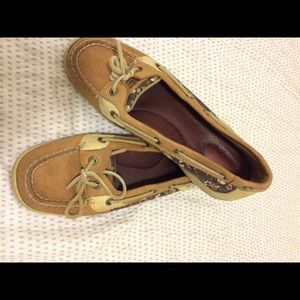 Floral design sperry!