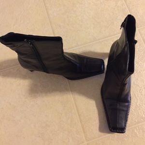 Black boots *price dropped*