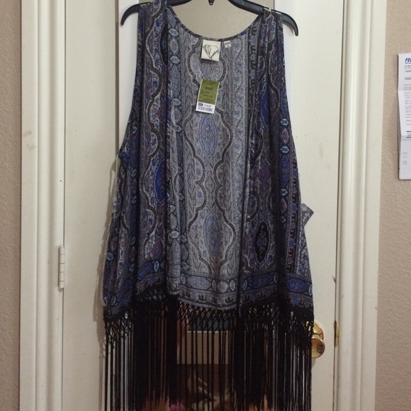 SLEEVELESS CARDIGAN. NEVER WORN.