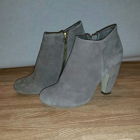 Steve Madden Taupe booties