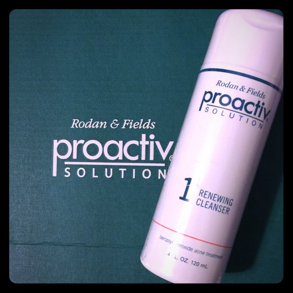 Proactiv Renewing Cleanser