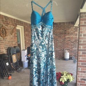 Size 8-10 prom dress for the bustier girl