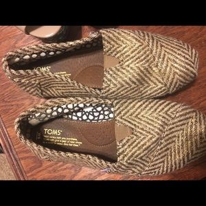 Brown/gold toms