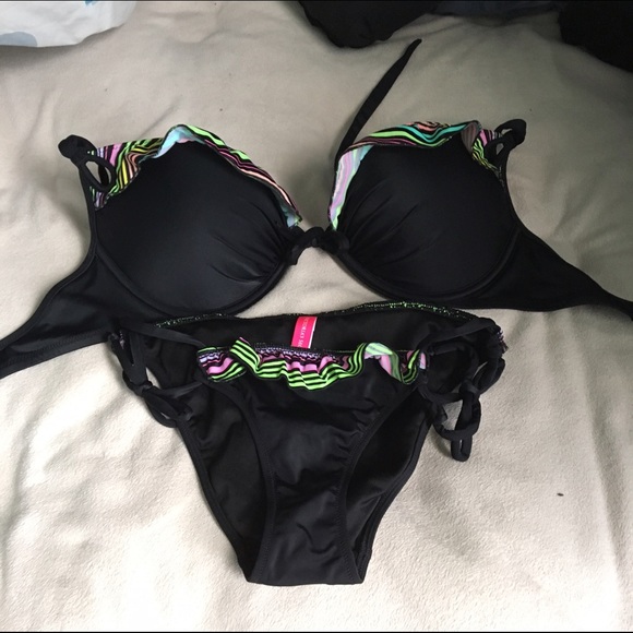 NWOT VS ADD TWO CUP BATHING SUIT