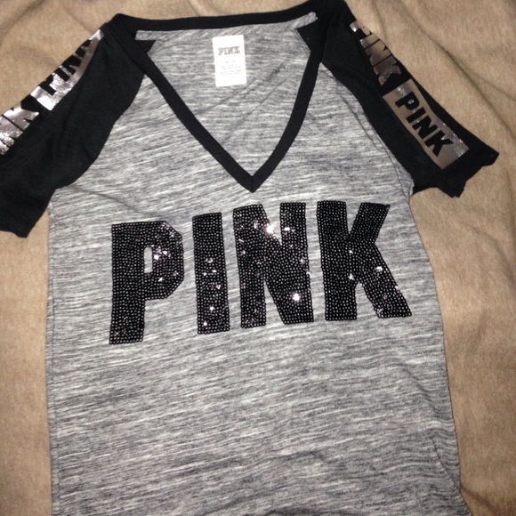 New in package VS PINK Bling VNECK tee size med