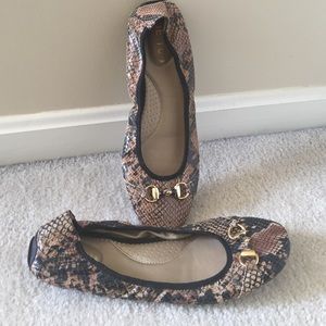 ME TOO Size 10M snakeskin flats