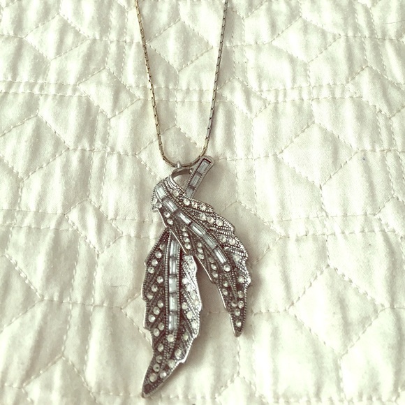 Banana Republic long mixed metal leaf necklace