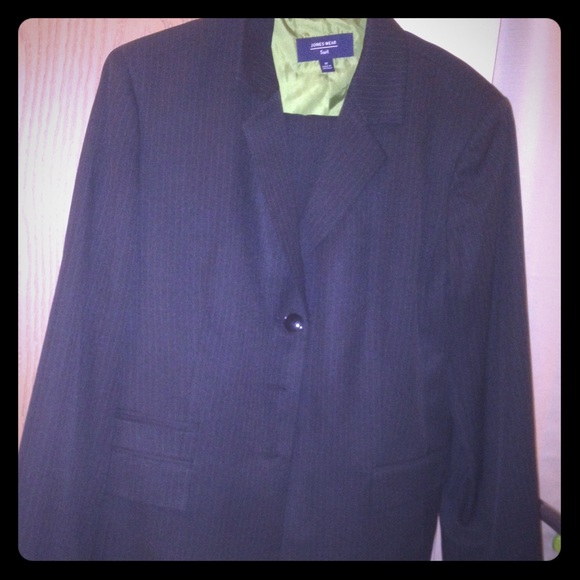 Jones wear 2pc suit size 18