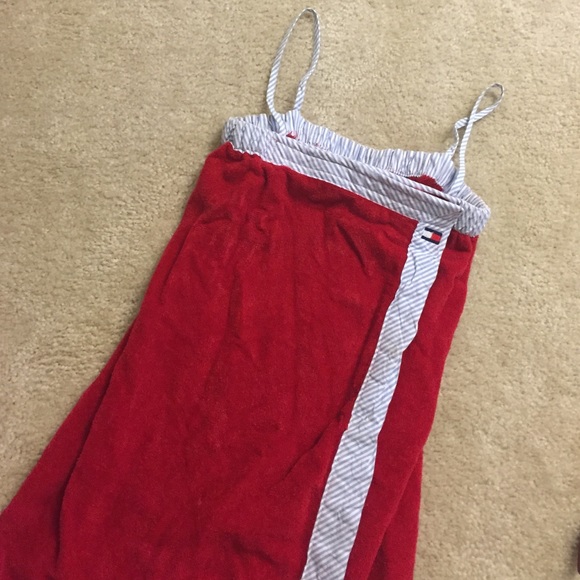 Tommy Hilfiger Towel wrap size small/medium
