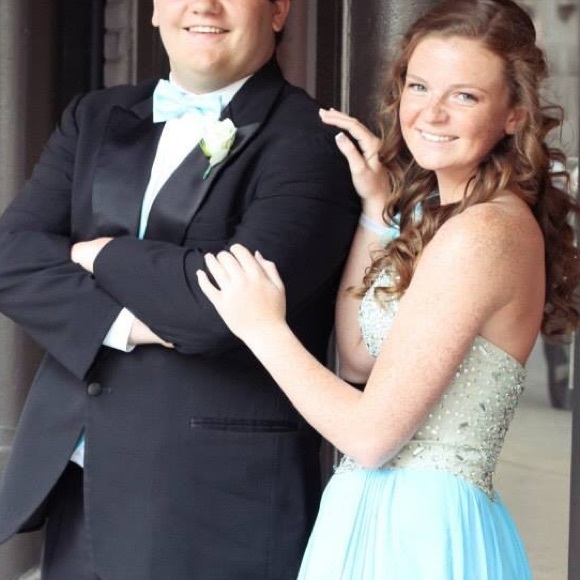 PROM DRESS👑 - Picture 3 of 3