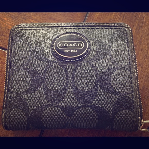 Coach Black Wallet. Zip closure