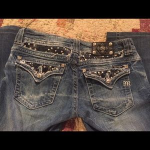 Very gently used boot cut jeans. Only worn twice!