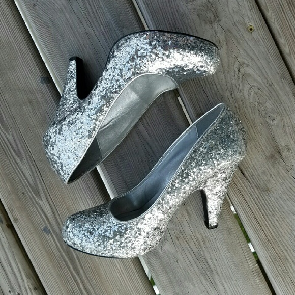 Qupid Shoes - Silver Glitter Sequin Pumps