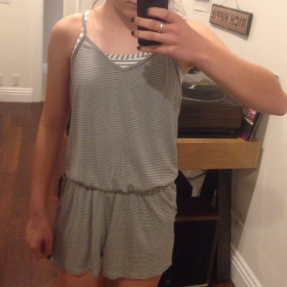 striped romper❤️ - Picture 4 of 4