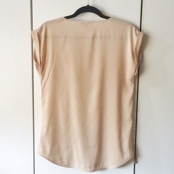 ⚡️EUC⚡️EXPRESS Silky V-neck Top in Stone - Picture 2 of 3