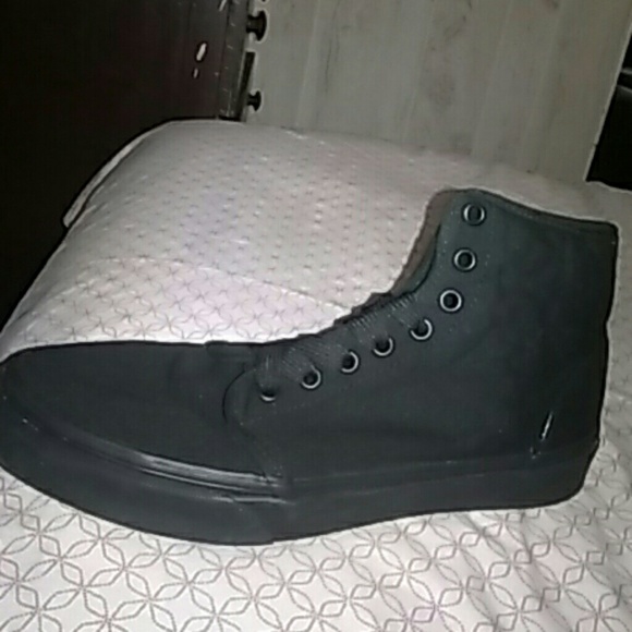 Shoes - Picture 2 of 4