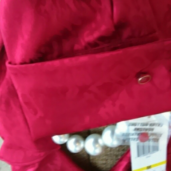 💋💋 Gorgeous cherry red NWT - Picture 3 of 4