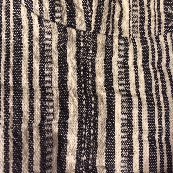 Urban Outfitters front-close crop top - Picture 2 of 4