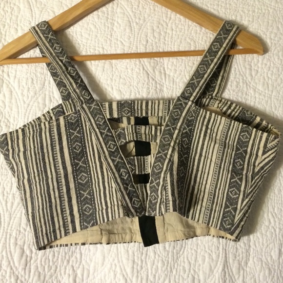 Urban Outfitters front-close crop top - Picture 3 of 4