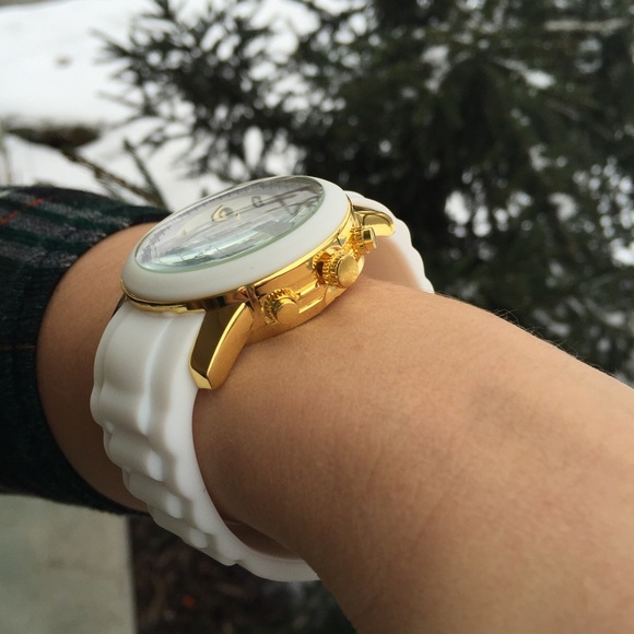 White & Gold Watch - Picture 2 of 3