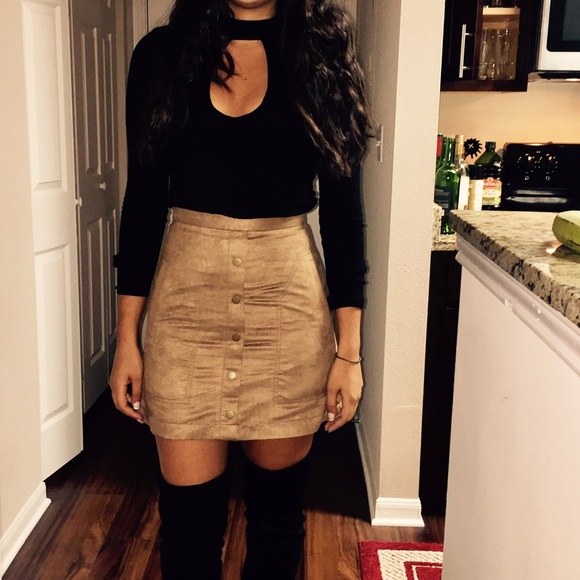 H&M Dresses & Skirts - Suede button down front skirt