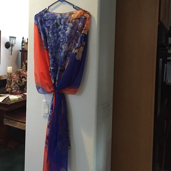 Top - Picture 2 of 2