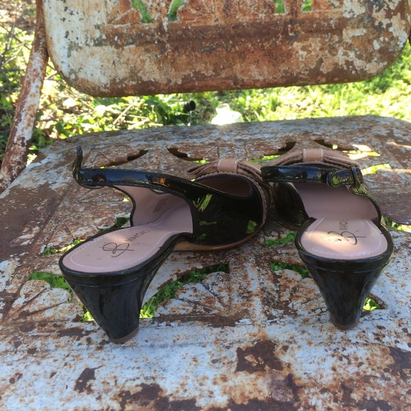 B Makowsky Sling back bow front Pumps - Picture 3 of 4