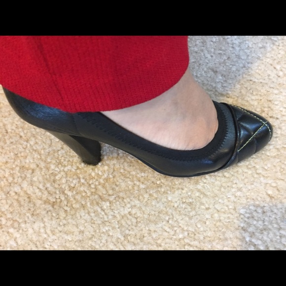 Black high heeled pumps - Picture 1 of 2