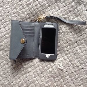 Michael Kors iphone5 Wristlet