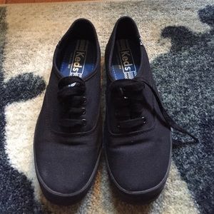 Black/black Keds