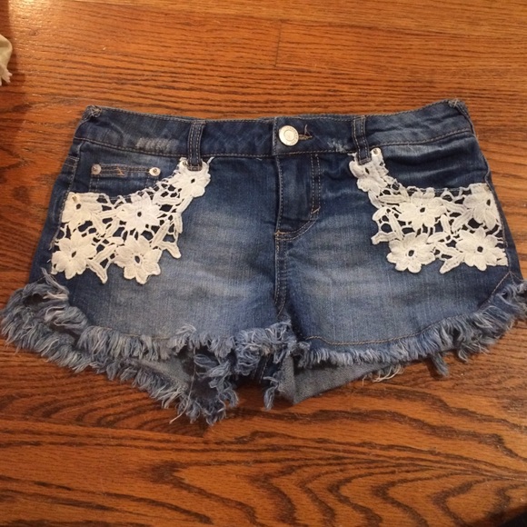 Jean shorts w flower print (size 5) - Picture 1 of 1