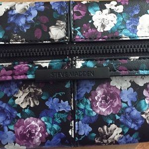 Steve Madden wristlet