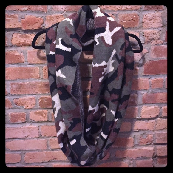 Infinity camo scarf