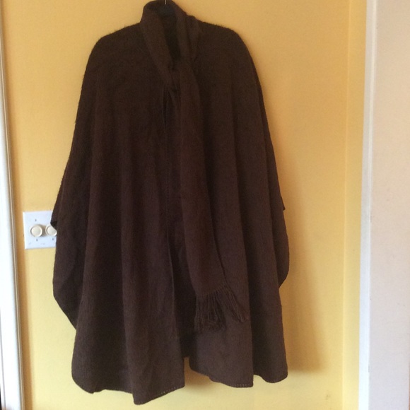 Cape /Alpaca chocolate Brown. NWOT.   16