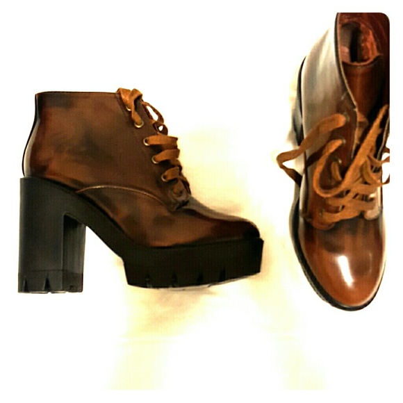 Brown thick bottom boots