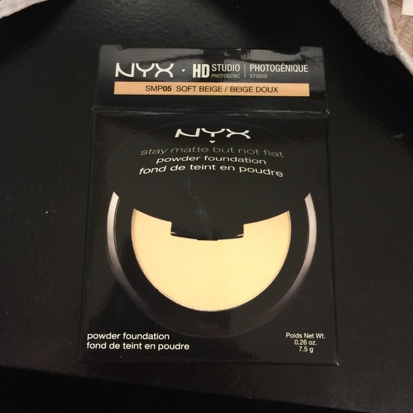 Nyx stay matte but never flat powder foundation