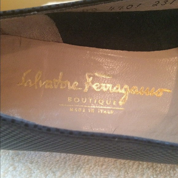Salvatore Ferragamo Black Pump - Picture 3 of 4