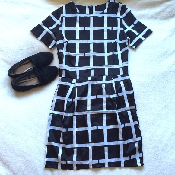 Boutique Dresses & Skirts - ⚡️SALE⚡️ Grid Print Dress