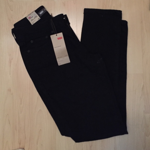 Levis Black Mid Rise Jeans