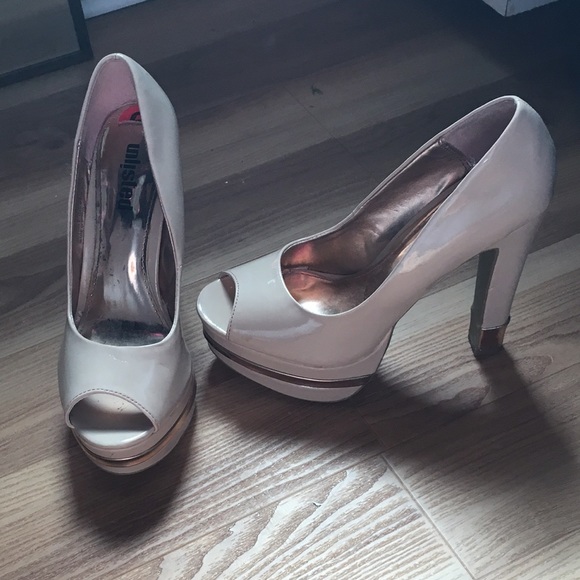 Light pink heels - Picture 2 of 2