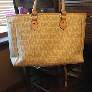 Michael Kors hand bag