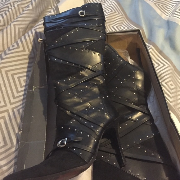 Black heel boots