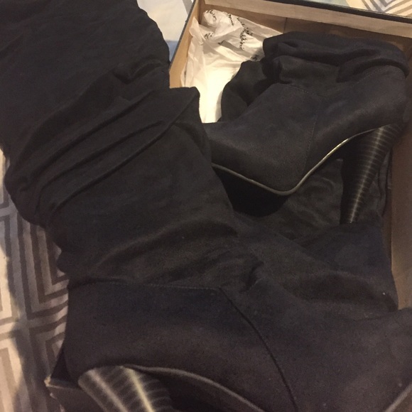 Knee boots
